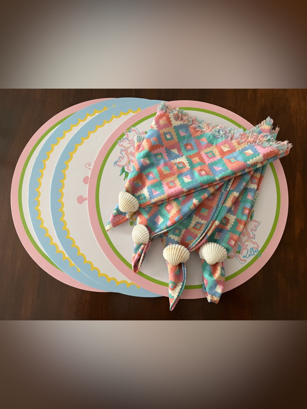 Lilly Pulitzer Placemats with printed napkins & shell napkin rings